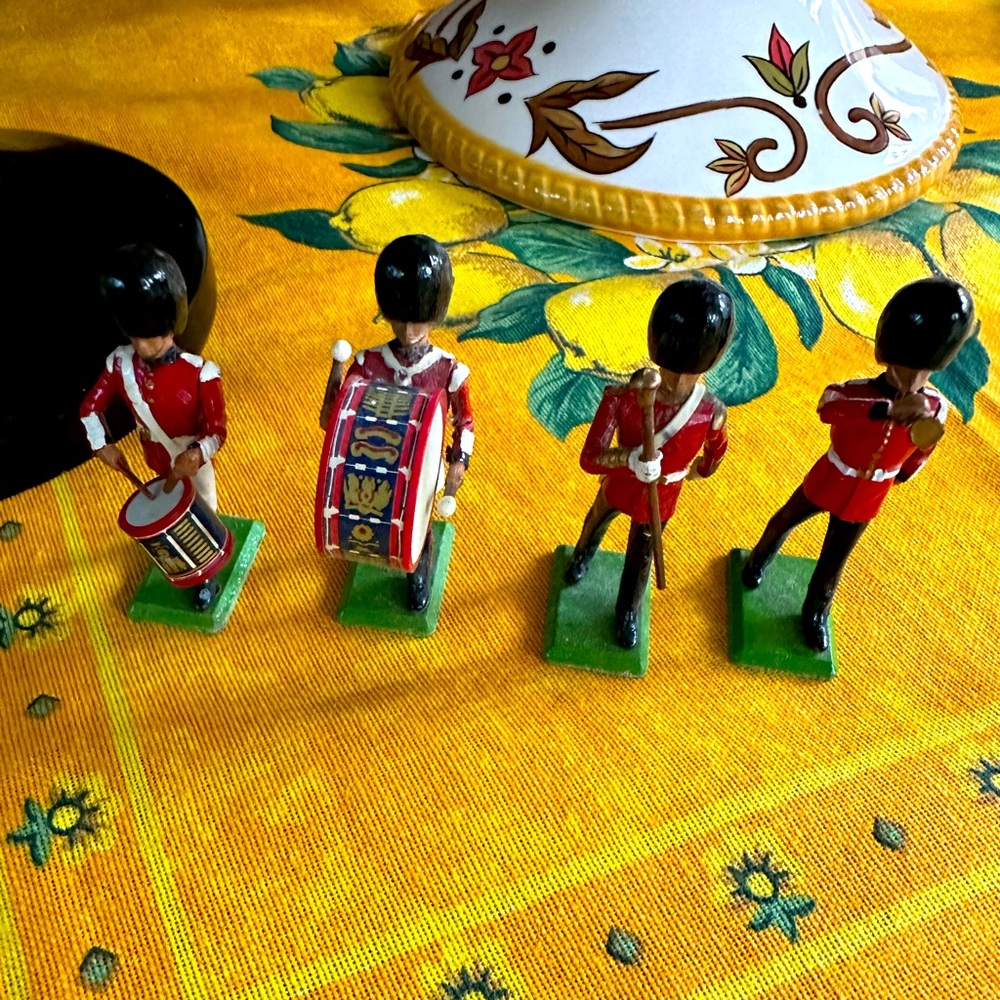 Vintage BRITAINS 48540 Grenadier Guards Drum & Bugle Set Handpainted 4 Models
